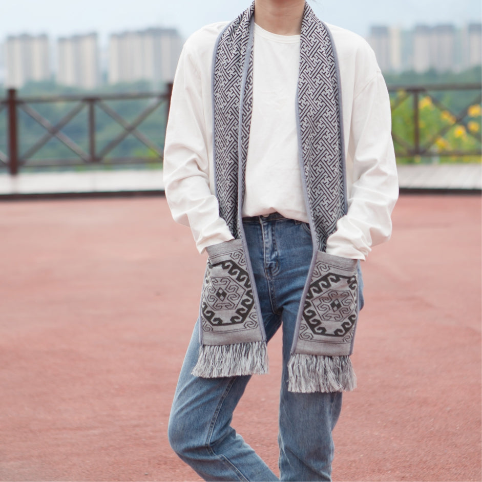 48 Gou Scarf With Pockets